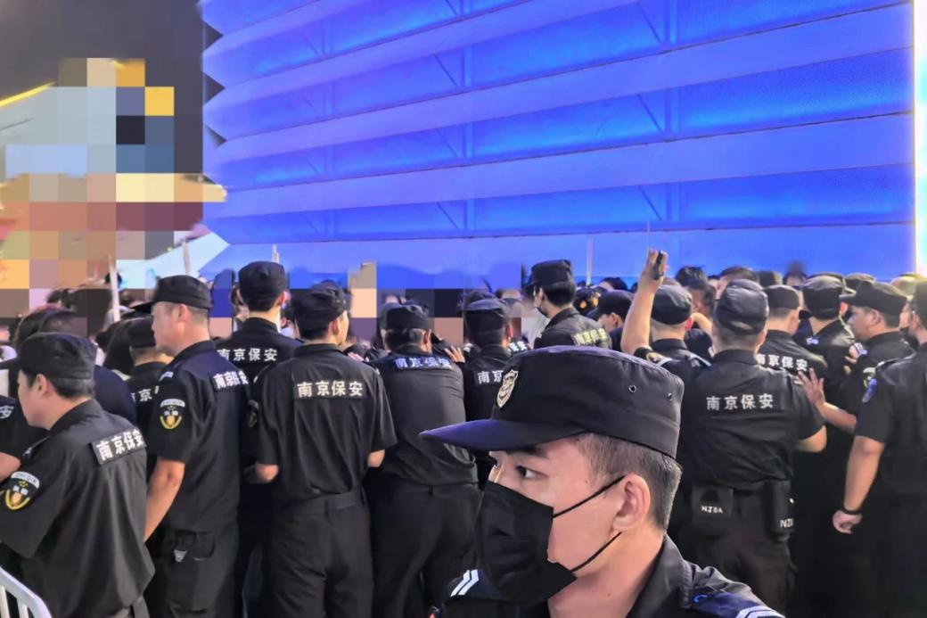 C:/Users/Administrator/Desktop/臺風“貝碧嘉”來襲，南京保安積極應對，“守”護萬家團圓！/12.jpg12