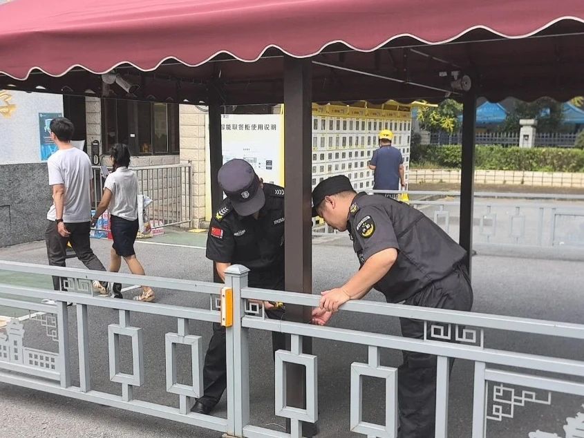 C:/Users/Administrator/Desktop/臺風“貝碧嘉”來襲，南京保安積極應對，“守”護萬家團圓！/4.jpg4