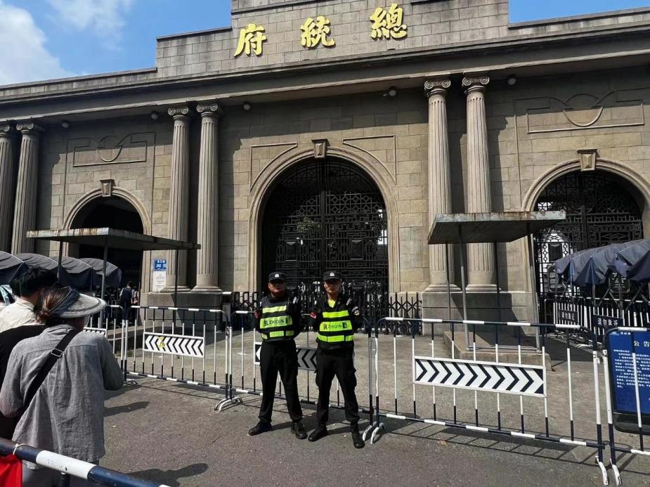 C:/Users/Administrator/Desktop/臺風“貝碧嘉”來襲，南京保安積極應對，“守”護萬家團圓！/7.jpg7